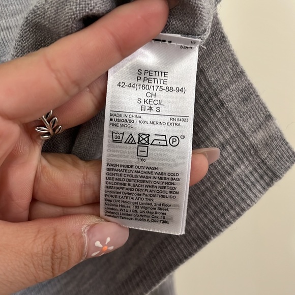 GAP 100% Merino Wool Grey Pullover Sweater Size S Petite - Picture 6 of 7